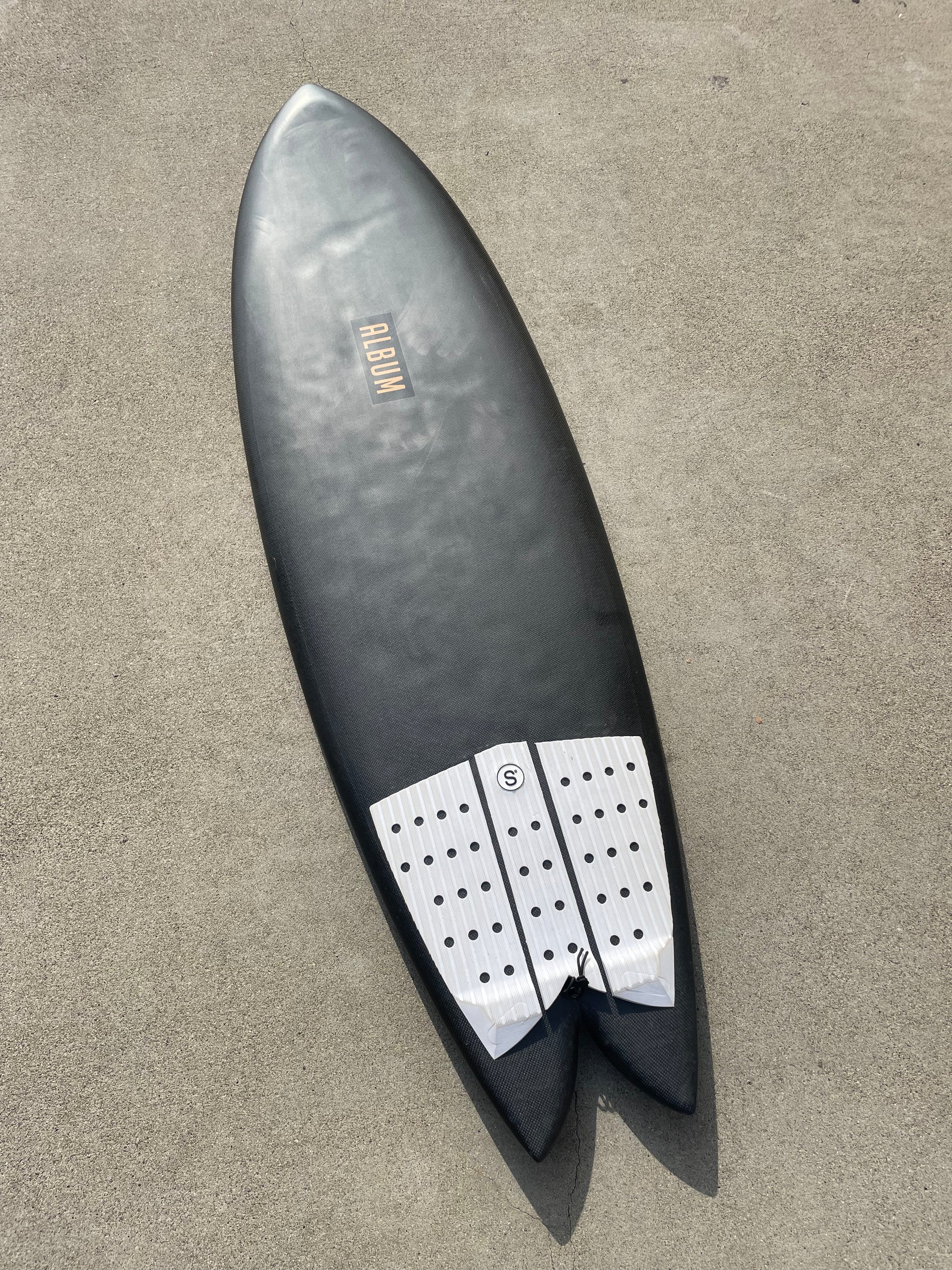 ALBUM Lightbender 6'1\"フィン、リーシュコード付き ALBUM Lightbender 6'1